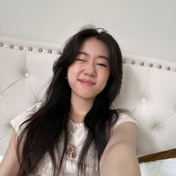 Meet your Posher, Emily - Picture 1 of 1